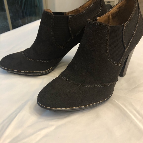 Sofft brown suede booties - Picture 3 of 8